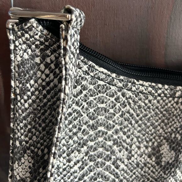 Vintage y2k 00s 2000s faux snake skin shoulder bag by Cornell - Picture 6 of 16